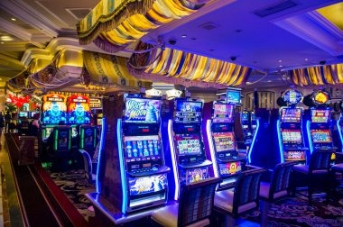 hl8 alternatif mobile app interface showing live blackjack table and sportsbook markets